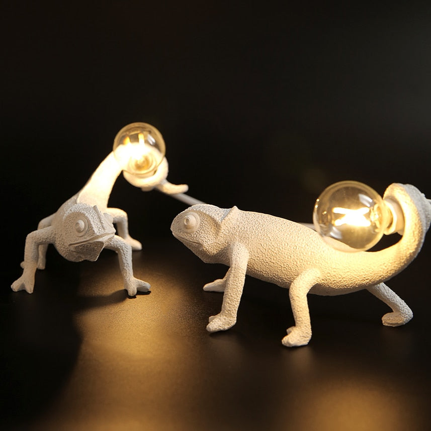 Tischlampen aus modernem Harz mit Eidechsenmotiv
- OnyxLampen
