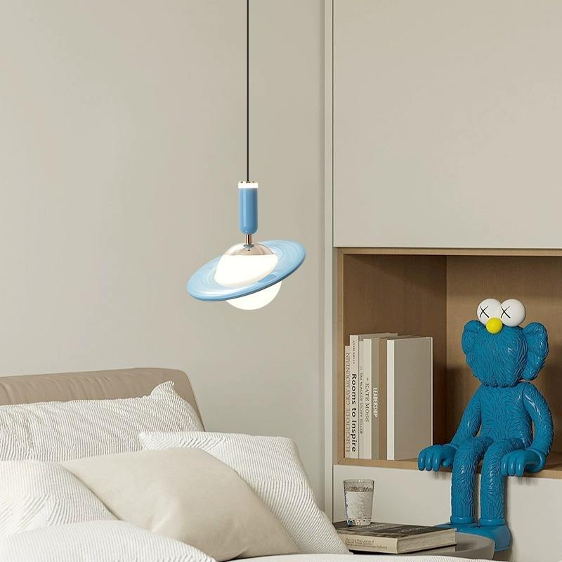Hängeleuchte im Saturn-Design