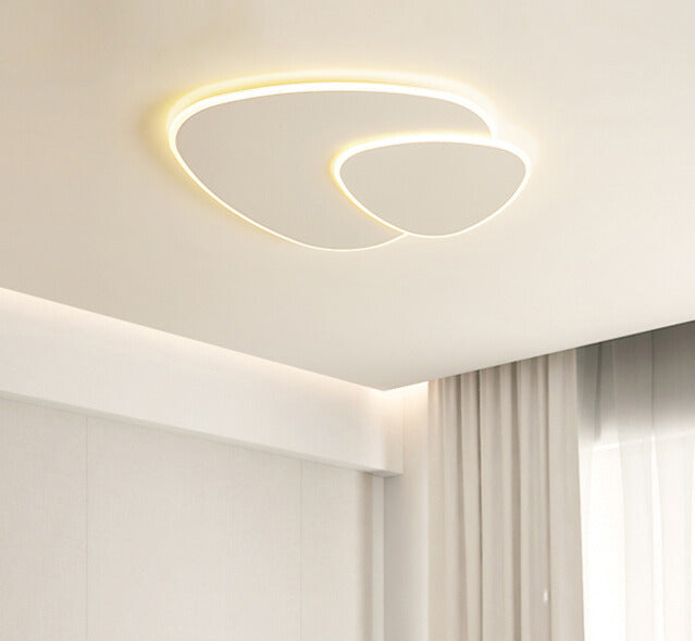 Moderne LED-Deckenleuchte im minimalistischen Design