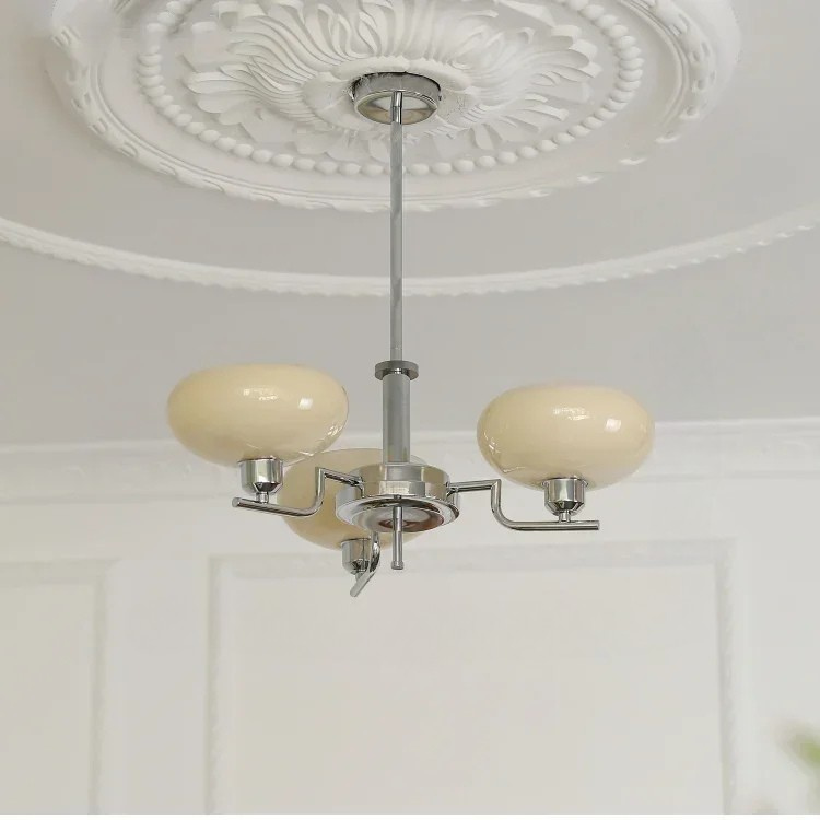 Mittelalterliche Deckenlampe im Bauhaus-Stil