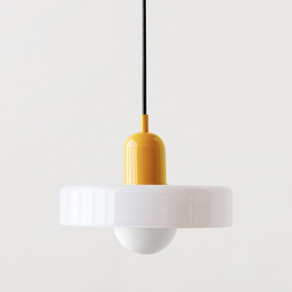 Farbige Glas-Pendelleuchte im Bauhaus-Stil
