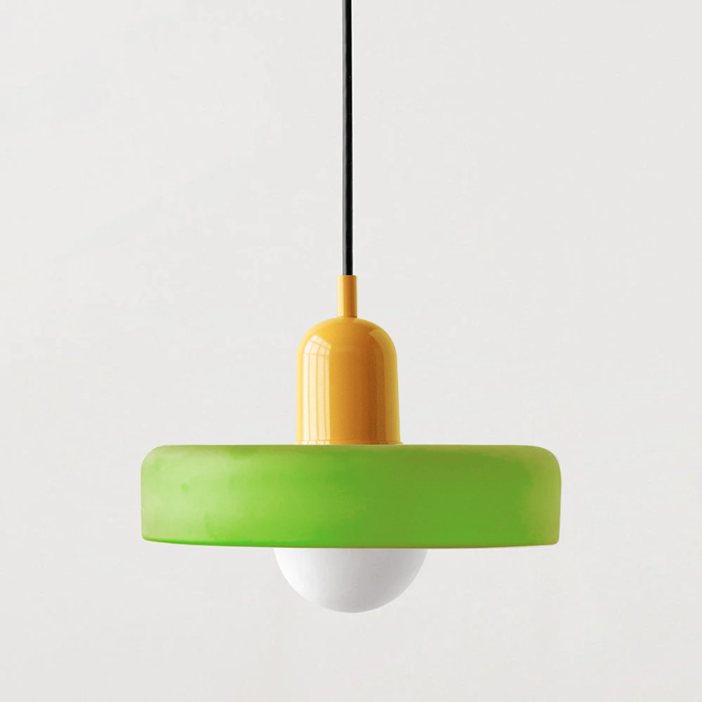 Farbige Glas-Pendelleuchte im Bauhaus-Stil