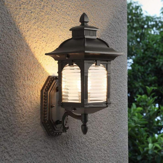 Alte Glaswandleuchte für den Außenbereich
 - OnyxLampen