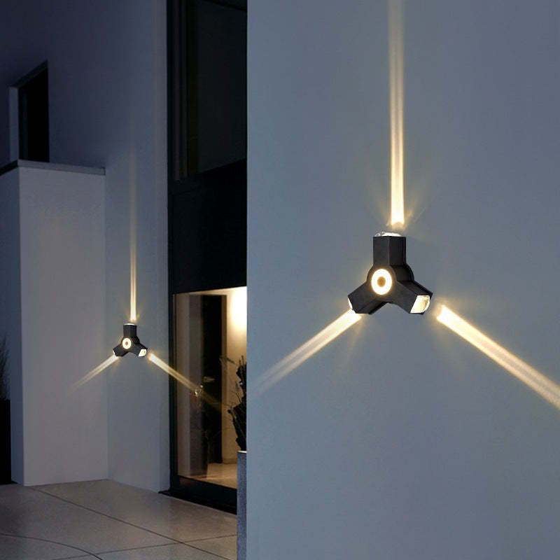 Außenwandleuchte Kreuzform mit warmweißen LEDs