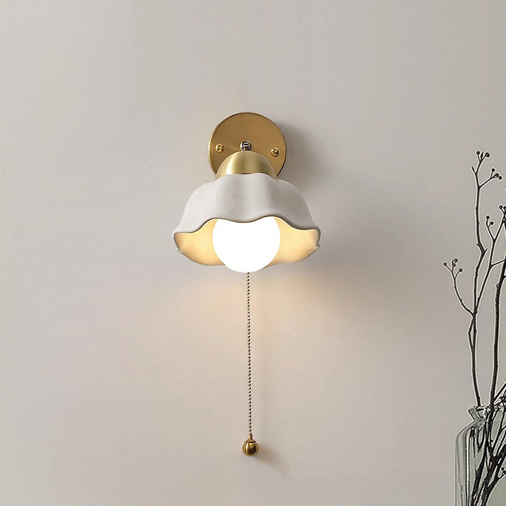 Vintage französische weiße Blumen-Wandlampe
 - OnyxLampen