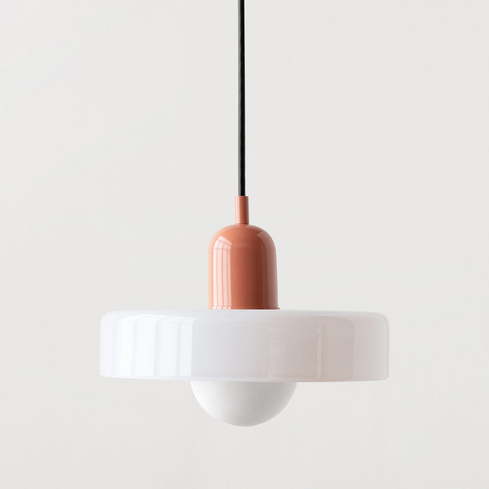 Farbige Glas-Pendelleuchte im Bauhaus-Stil