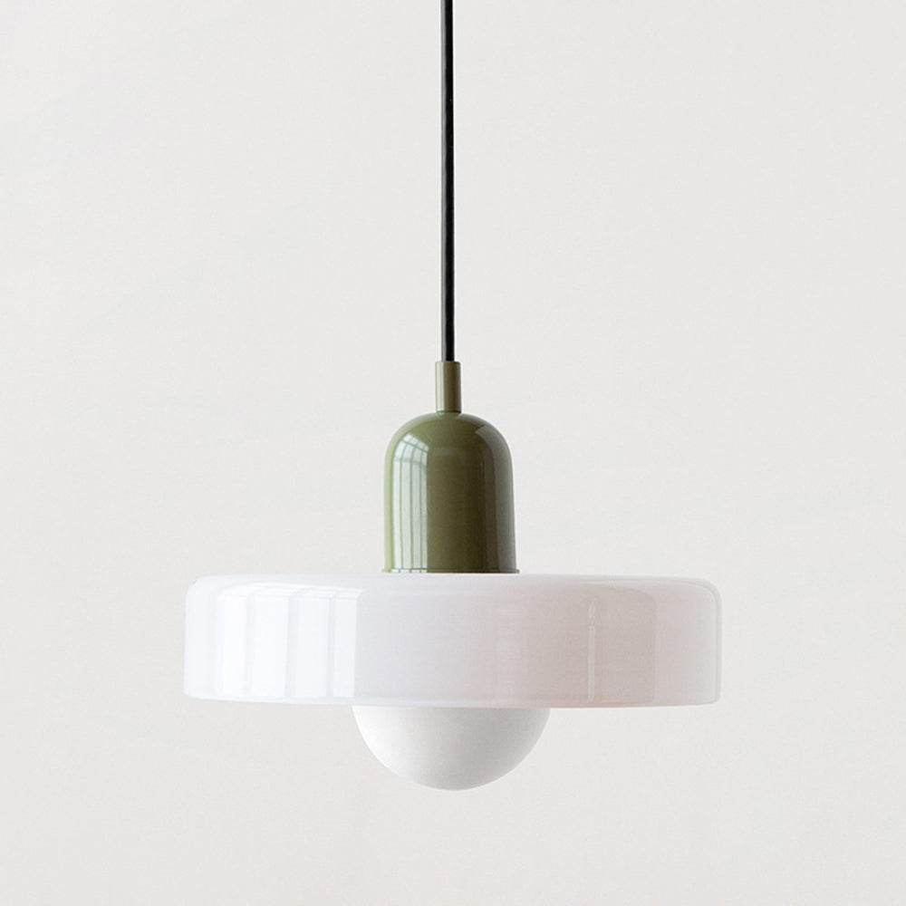 Farbige Glaspendelleuchte im Bauhaus-Stil