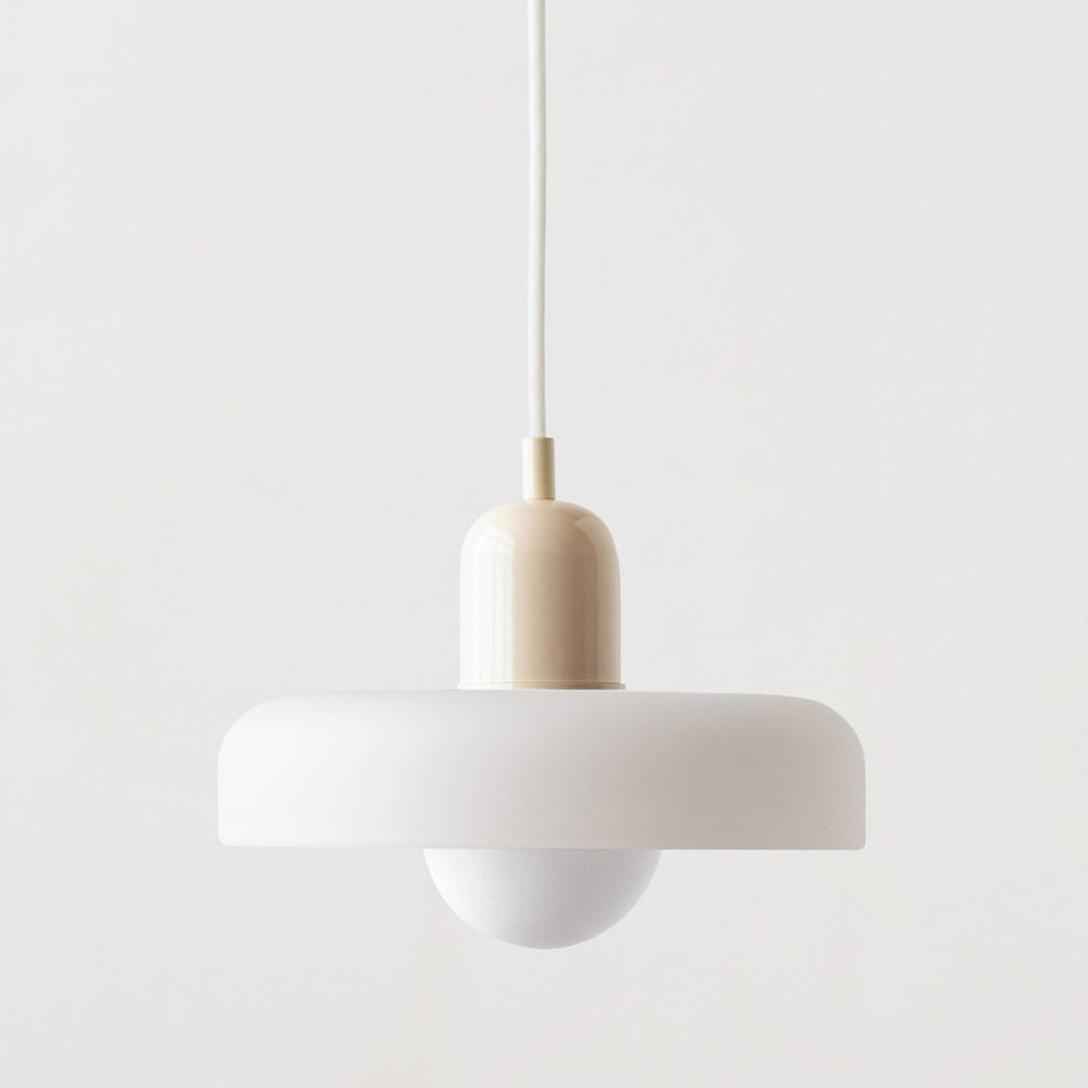 Farbige Glaspendelleuchte im Bauhaus-Stil