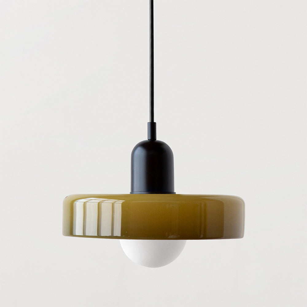 Farbige Glas-Pendelleuchte im Bauhaus-Stil