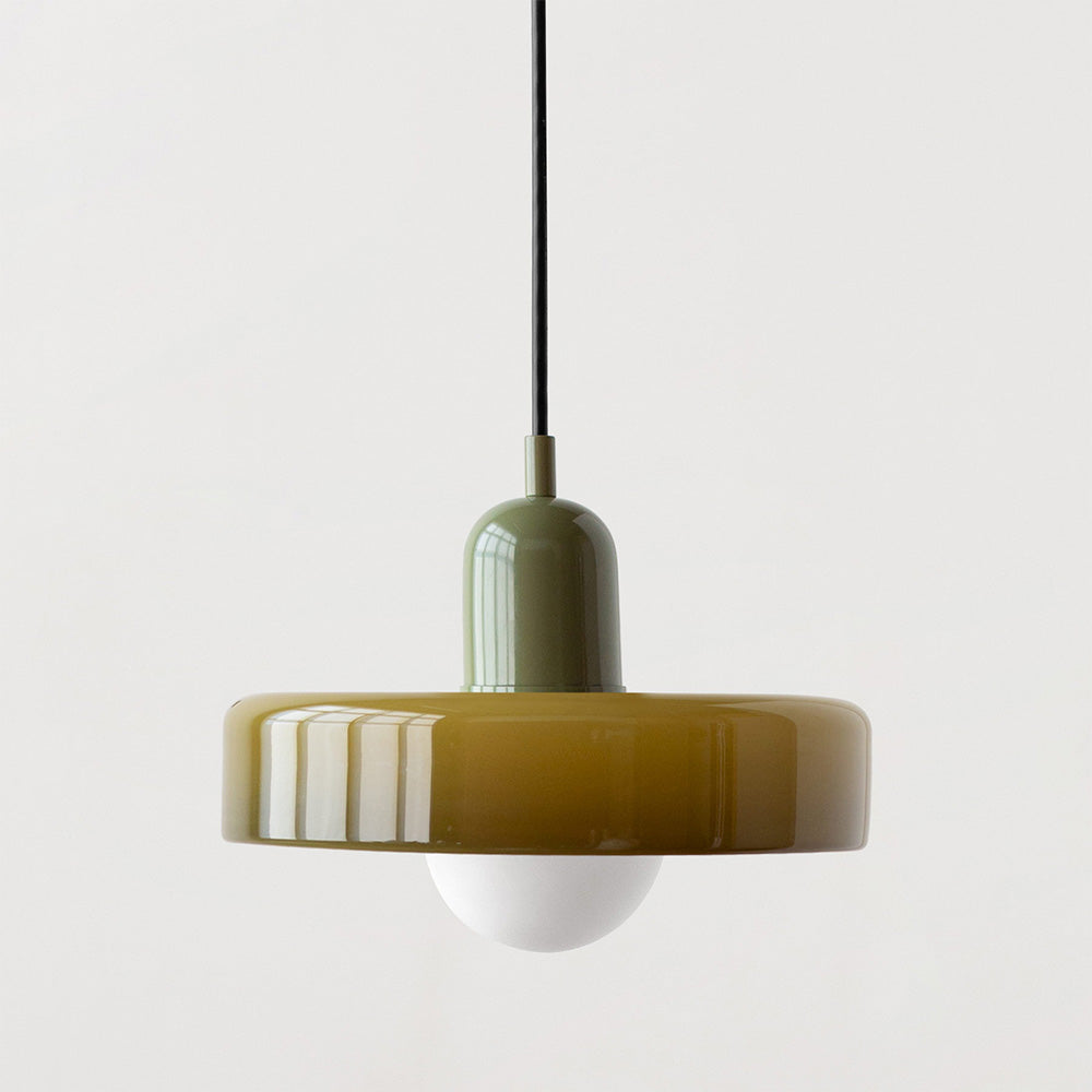 Farbige Glas-Pendelleuchte im Bauhaus-Stil