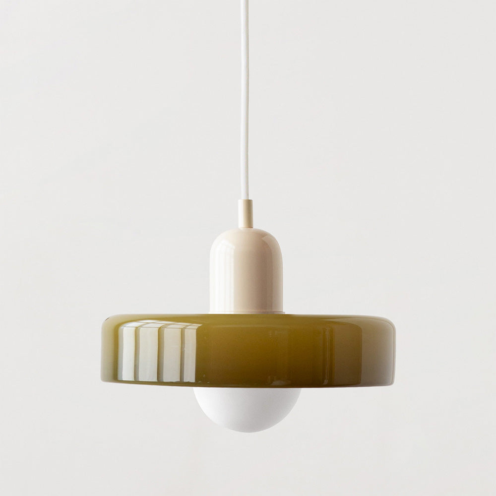 Farbige Glaspendelleuchte im Bauhaus-Stil