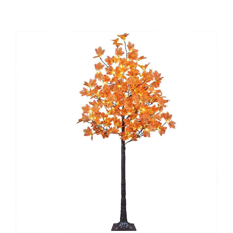Beleuchteter Ahornbaum mit LED