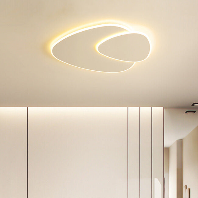 Moderne LED-Deckenleuchte im minimalistischen Design