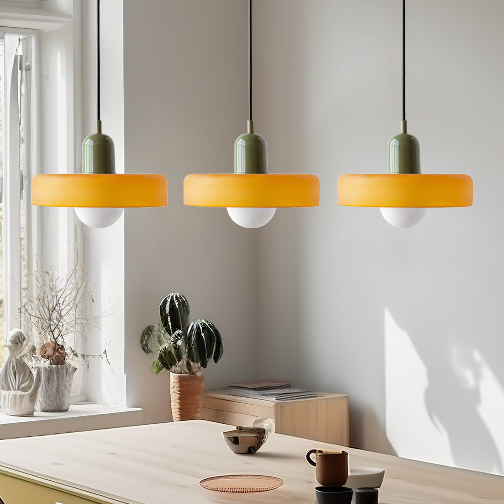 Dreiflammige Bauhaus-Pendelleuchte aus farbigem Glas