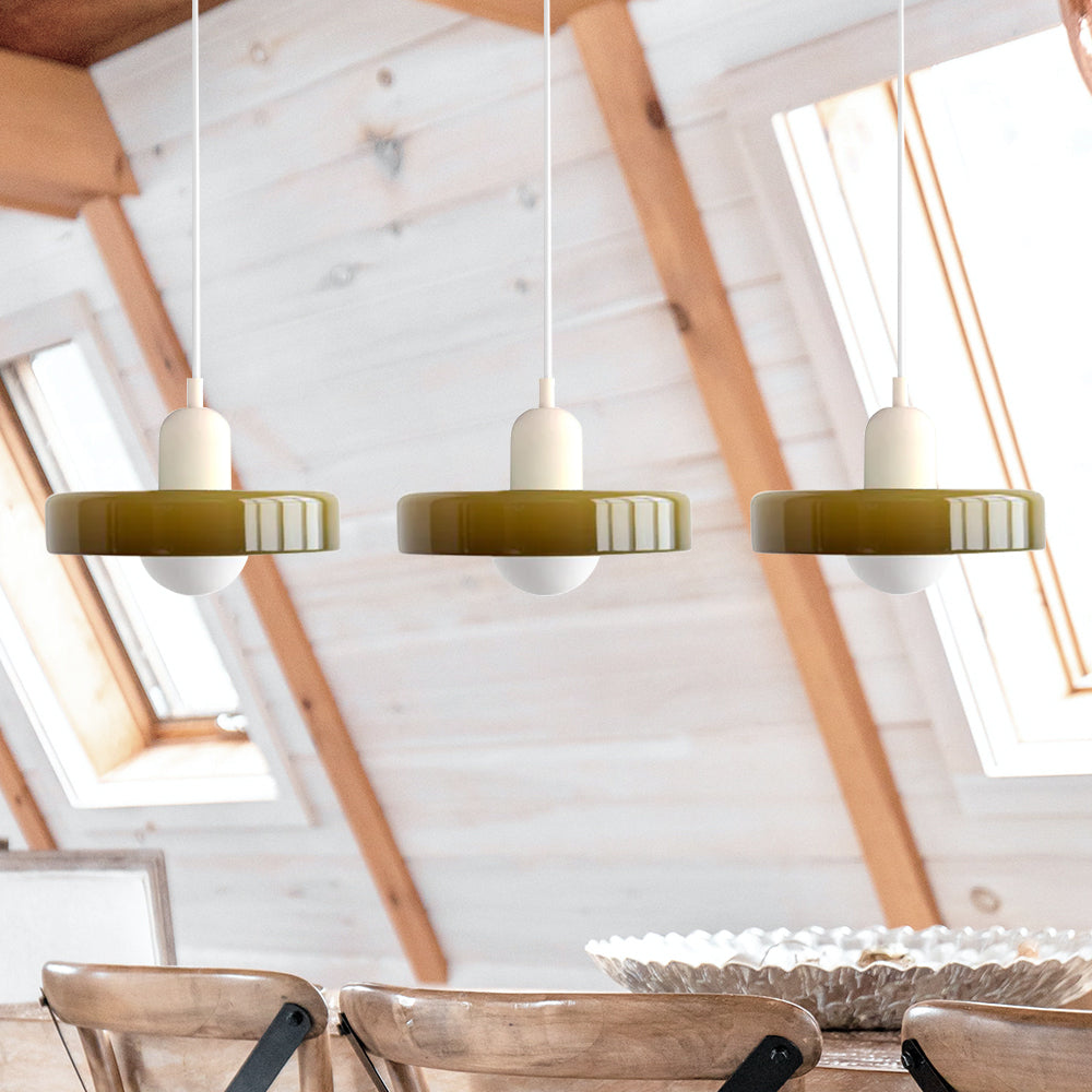 Dreiflammige Bauhaus-Pendelleuchte aus farbigem Glas