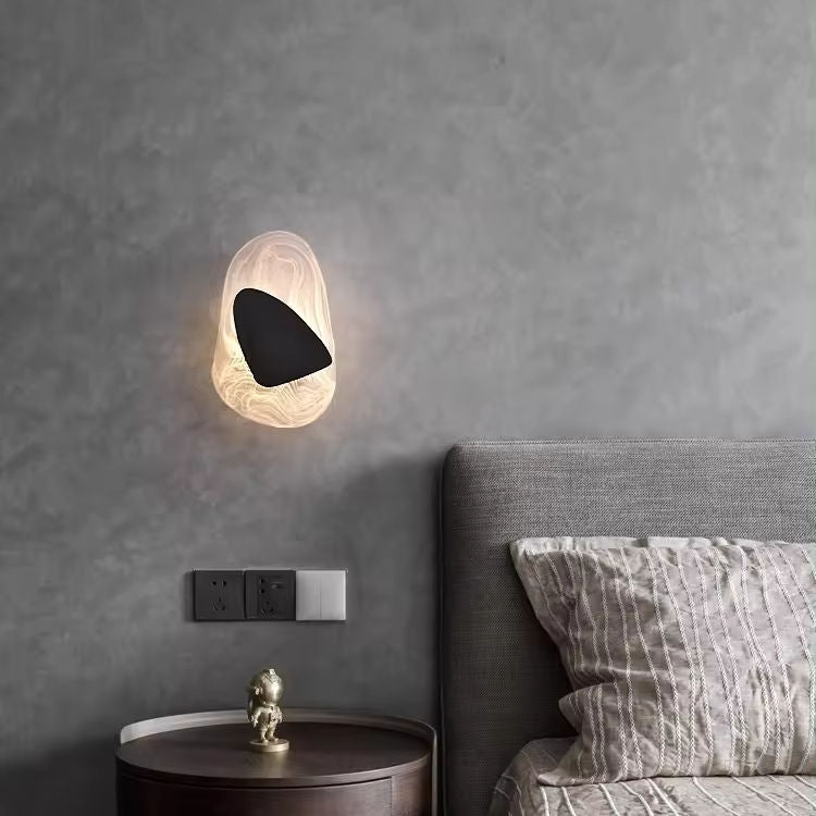 Moderne LED-Glaswandleuchte im kreativen Design